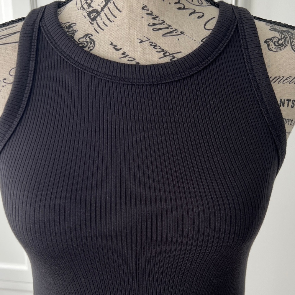 Levi’s Classic Black Ribbed Tank Top - Picture 3 of 3